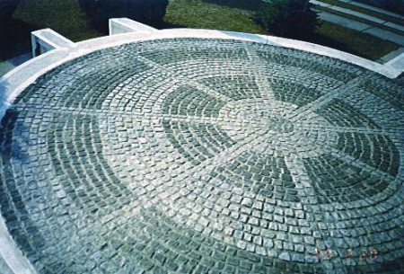 Andezit és gránit mozaik kockakő felület kör-körös mintában, küllőkkel